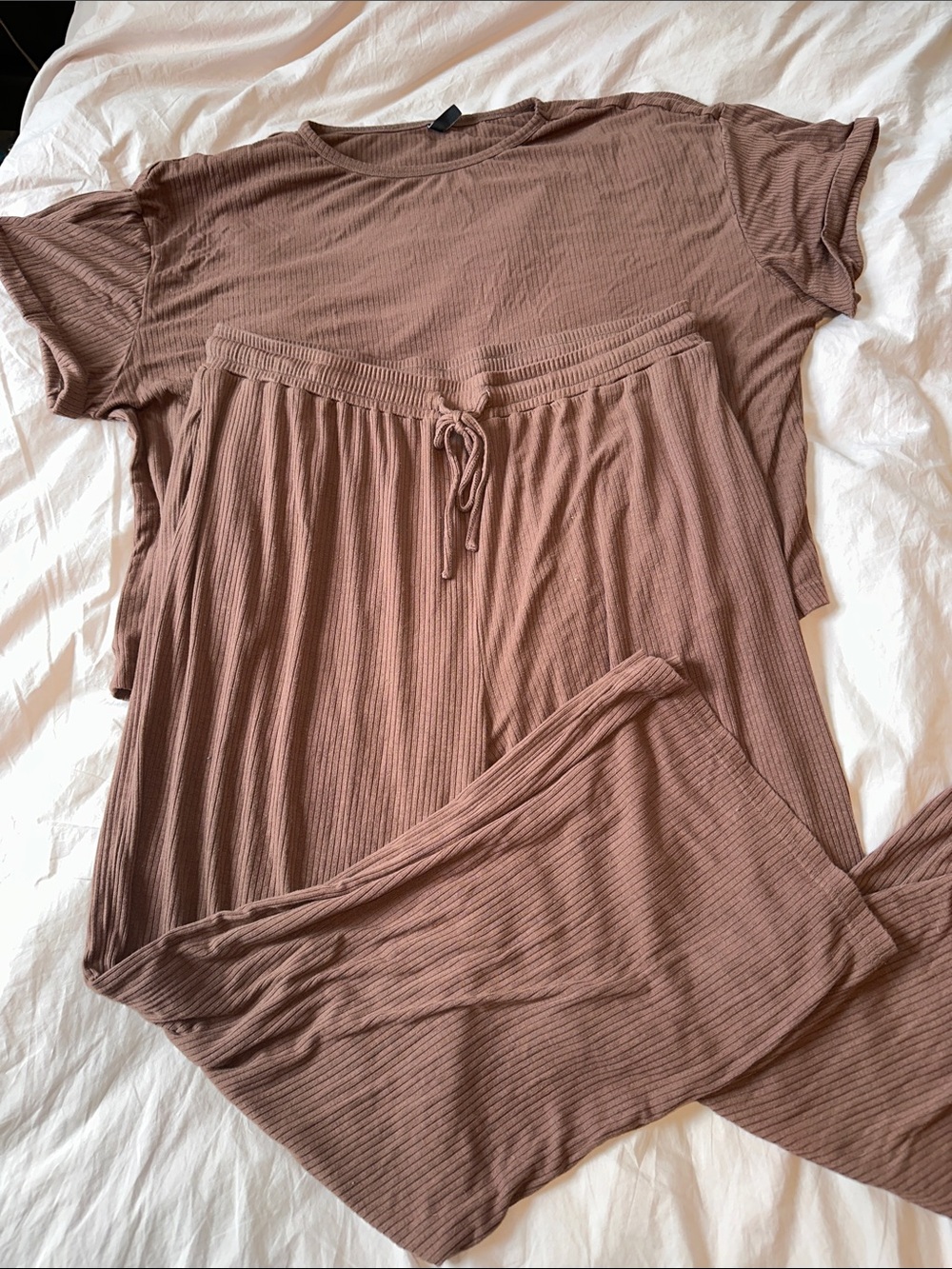 Relaxed Ribbed Short-Sleeve Tee and lounge pants in Chocolate Brown